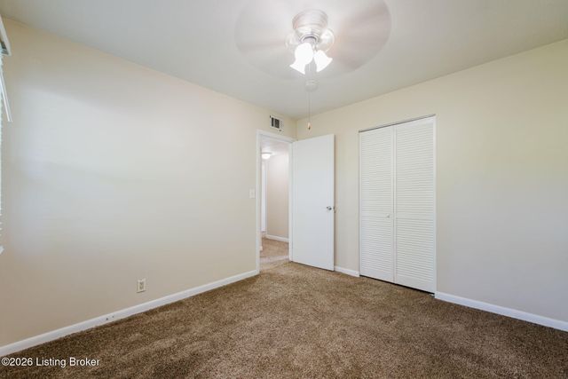 8805 Maplecreek Dr, Louisville, KY 40219