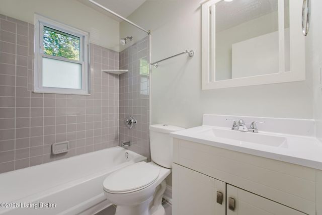 8805 Maplecreek Dr, Louisville, KY 40219