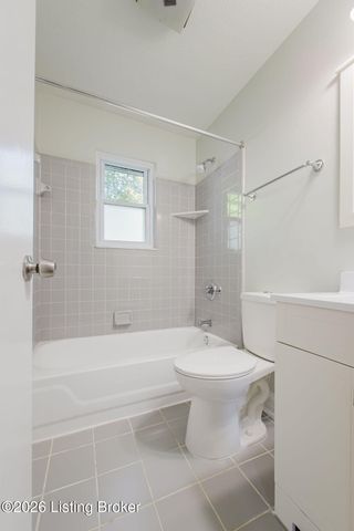 8805 Maplecreek Dr, Louisville, KY 40219