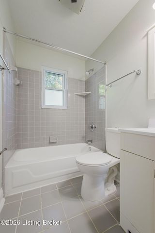 8805 Maplecreek Dr, Louisville, KY 40219