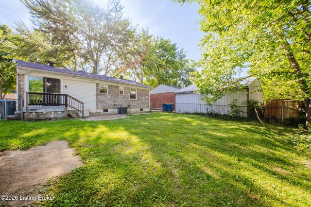 8805 Maplecreek Dr, Louisville, KY 40219