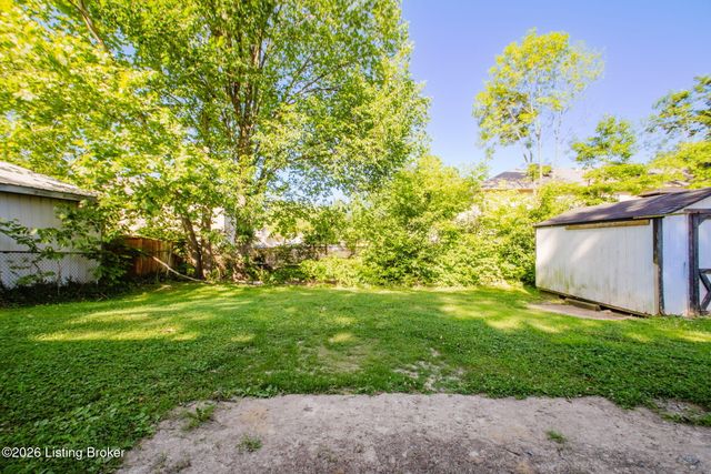 8805 Maplecreek Dr, Louisville, KY 40219