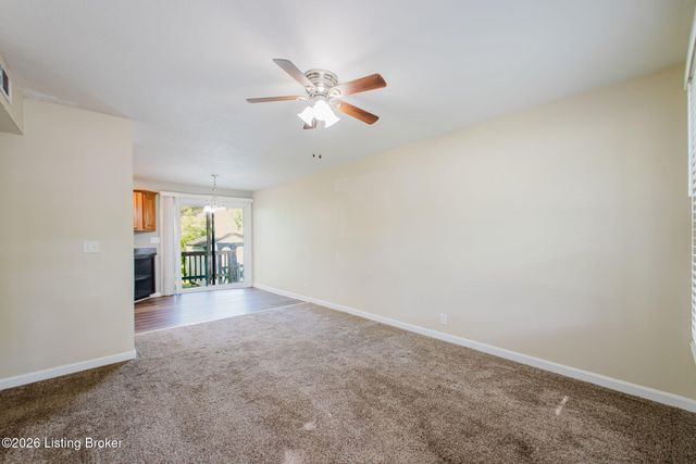 8805 Maplecreek Dr, Louisville, KY 40219