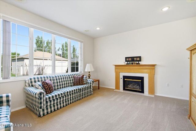 7255 N Colfax ST, Dalton Gardens, ID 83815