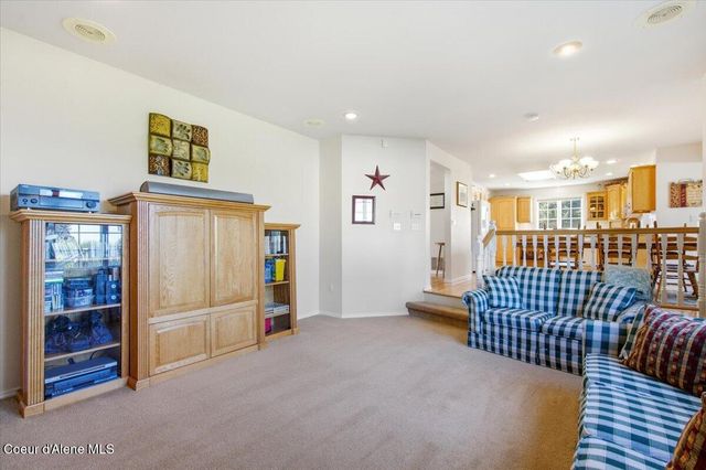 7255 N Colfax ST, Dalton Gardens, ID 83815