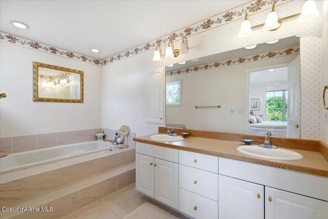 7255 N Colfax ST, Dalton Gardens, ID 83815
