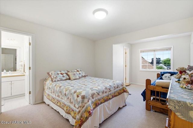 7255 N Colfax ST, Dalton Gardens, ID 83815