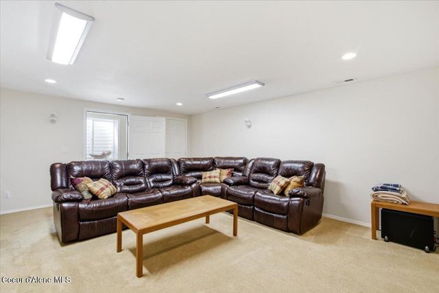 7255 N Colfax ST, Dalton Gardens, ID 83815