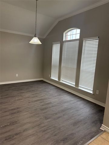 924 Marist Drive, Fort Worth, TX 76120
