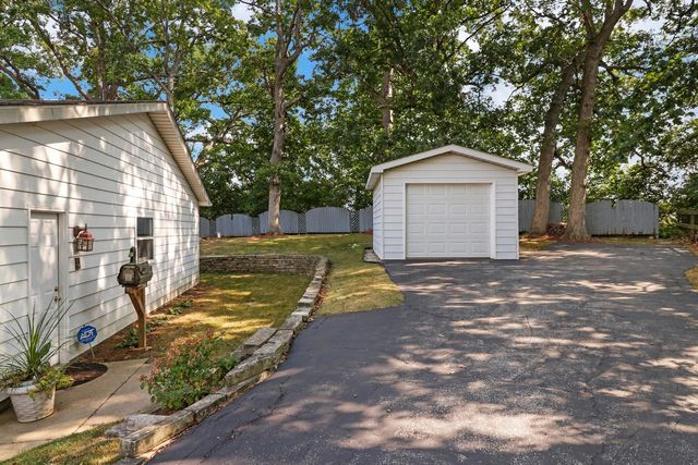 43389 N Oakcrest Lane N, Zion, IL 60099