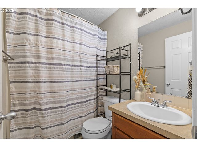 1492 HUNTER Ave N, Keizer, OR 97303