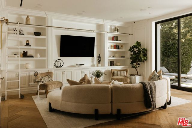 8147 W 4TH Street, Los Angeles, CA 90048