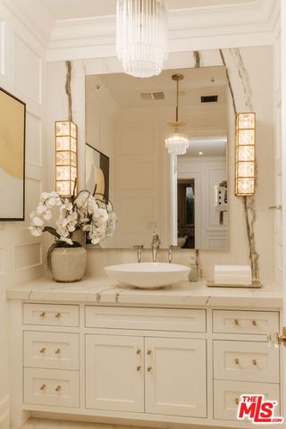 8147 W 4TH Street, Los Angeles, CA 90048