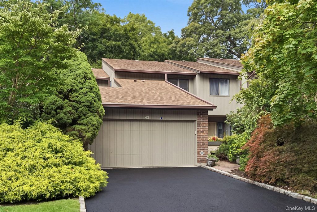 42 Country Club Drive, Jericho, NY 11753 — photo 2