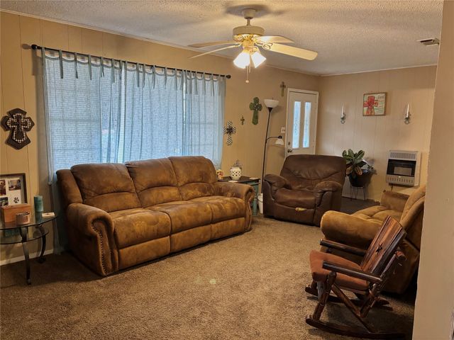 135 1ST Street SE, Detroit, TX 75436