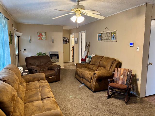 135 1ST Street SE, Detroit, TX 75436