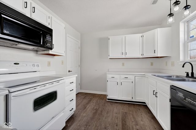 613 Woodfield Circle, Avon, IN 46123