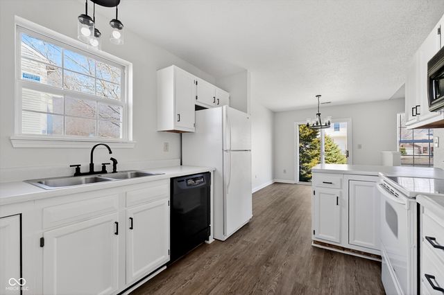 613 Woodfield Circle, Avon, IN 46123