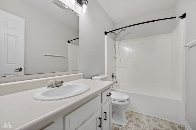 613 Woodfield Circle, Avon, IN 46123