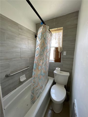 1367 Montezuma St, Lincoln Larimer, PA 15206