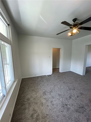 1367 Montezuma St, Lincoln Larimer, PA 15206