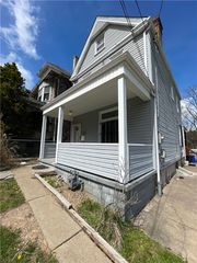 1367 Montezuma St, Lincoln Larimer, PA 15206