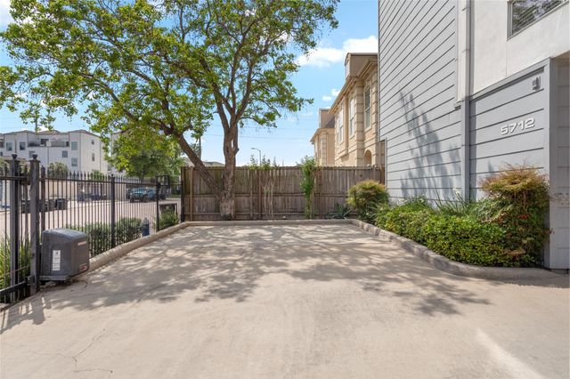 5712 Winsome Lane 5, Houston, TX 77057