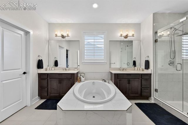 6810 S Valleyhead Court, Aurora, CO 80016