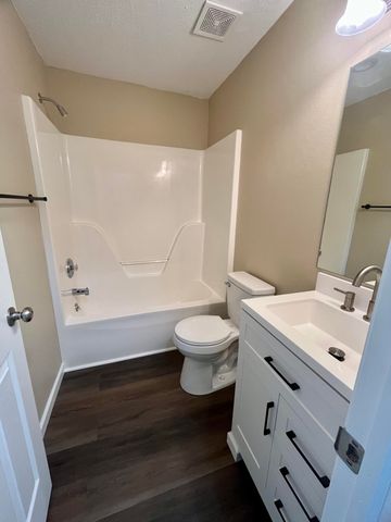 2124 E Primrose Street, Republic, MO 65738