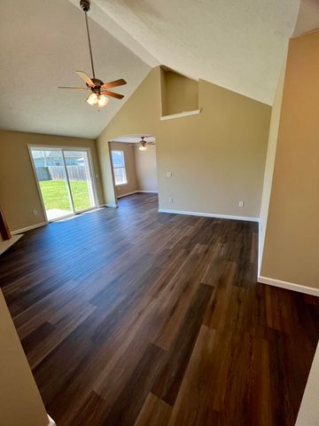 2124 E Primrose Street, Republic, MO 65738