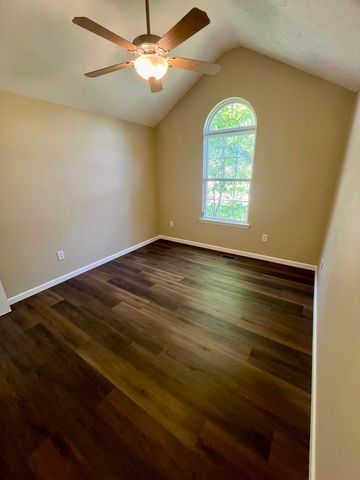 2124 E Primrose Street, Republic, MO 65738