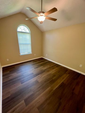 2124 E Primrose Street, Republic, MO 65738