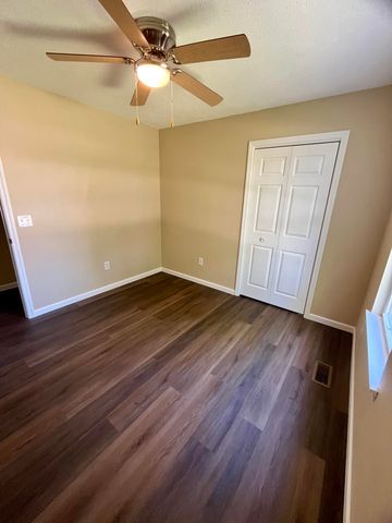 2124 E Primrose Street, Republic, MO 65738