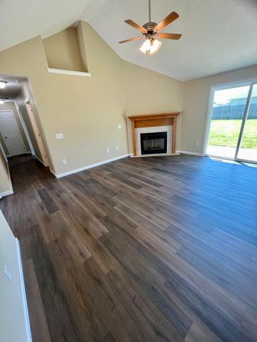 2124 E Primrose Street, Republic, MO 65738