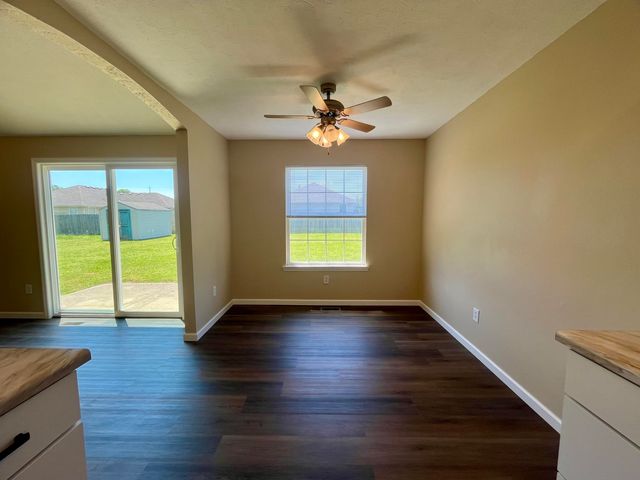 2124 E Primrose Street, Republic, MO 65738
