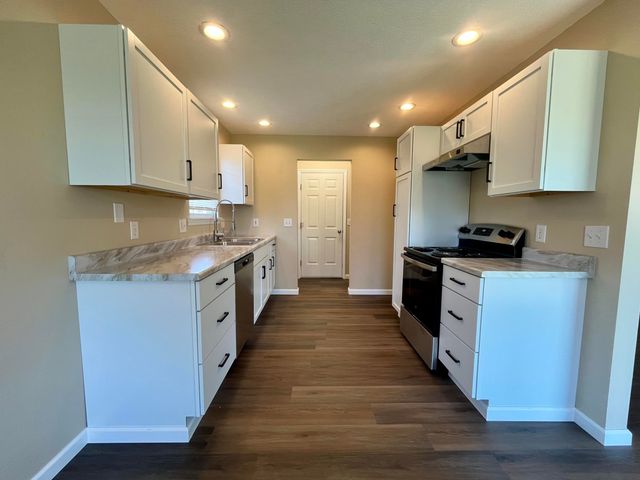 2124 E Primrose Street, Republic, MO 65738