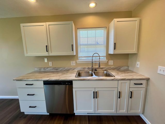 2124 E Primrose Street, Republic, MO 65738