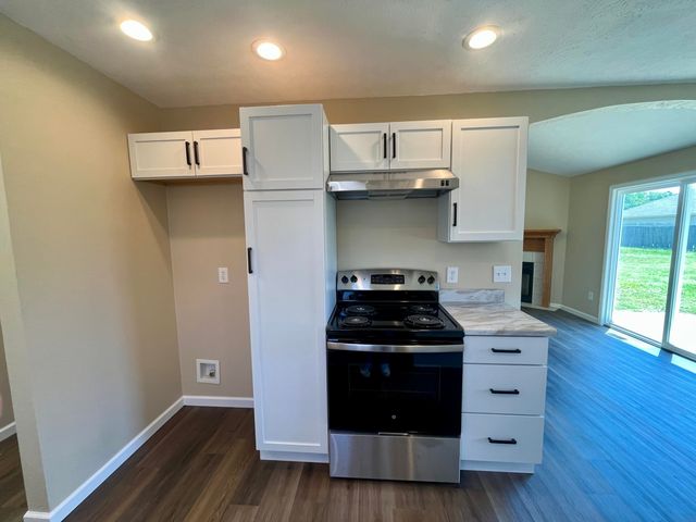 2124 E Primrose Street, Republic, MO 65738