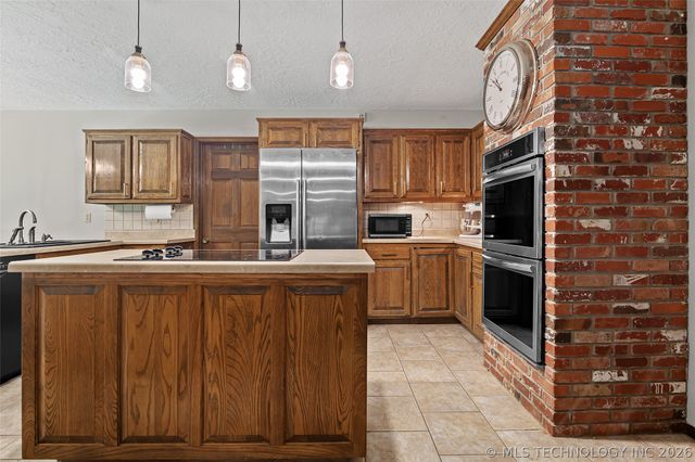 9644 EW 19 Road, Nowata, OK 74048