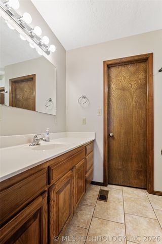 9644 EW 19 Road, Nowata, OK 74048