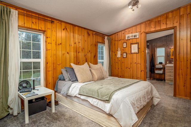 75 Anna Laura Road, Jacksonville, OR 97530