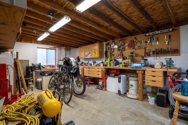 75 Anna Laura Road, Jacksonville, OR 97530