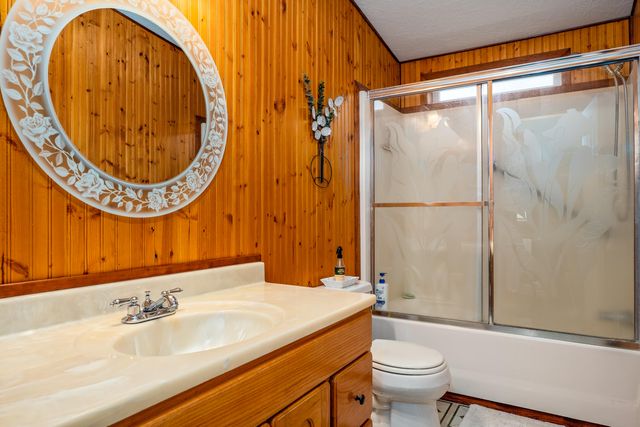 75 Anna Laura Road, Jacksonville, OR 97530