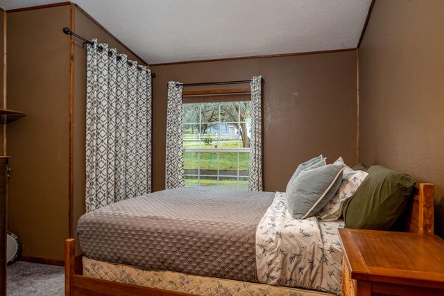 75 Anna Laura Road, Jacksonville, OR 97530