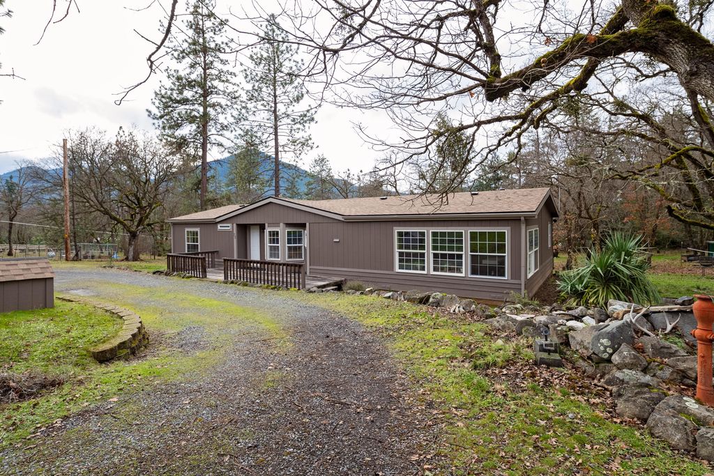 75 Anna Laura Road, Jacksonville, OR 97530