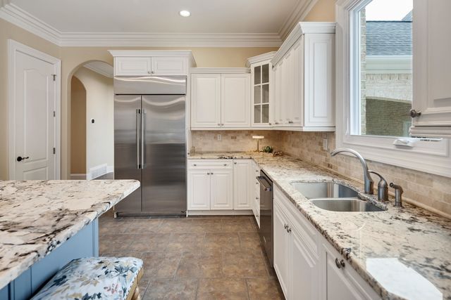 2720 CALKINS RD, Germantown, TN 38139