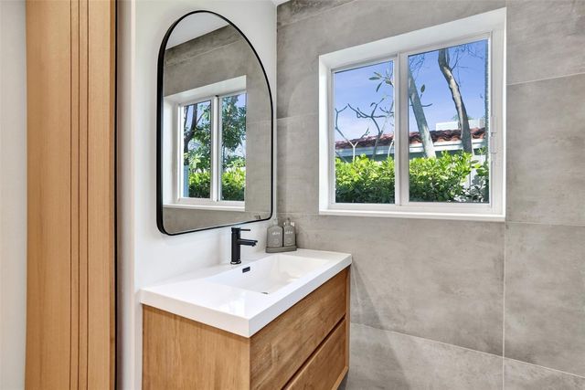 4750 NE 8 Terrace, Oakland Park, FL 33334