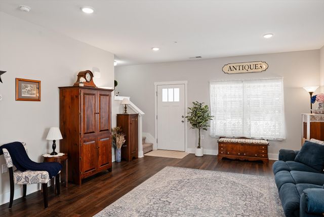 8005 Tuberose Ct, Spring Hill, TN 37174