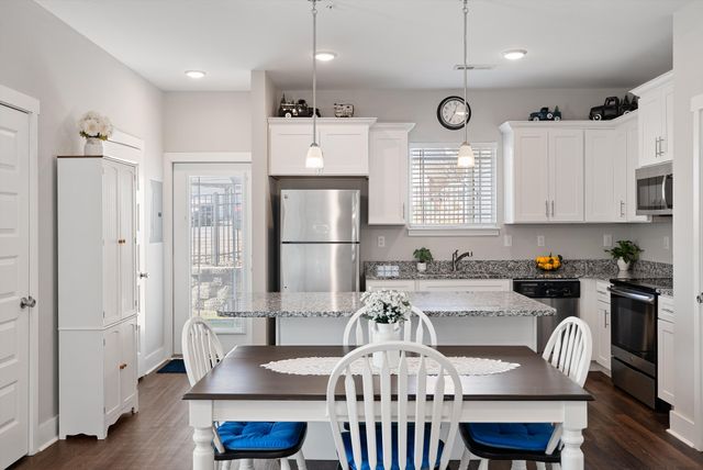 8005 Tuberose Ct, Spring Hill, TN 37174