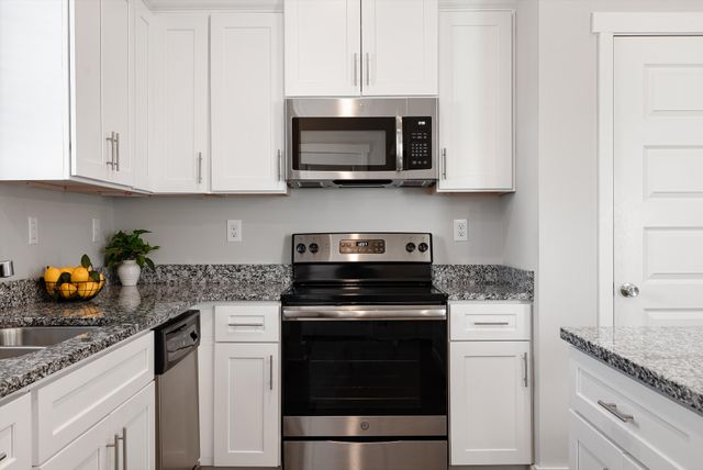 8005 Tuberose Ct, Spring Hill, TN 37174